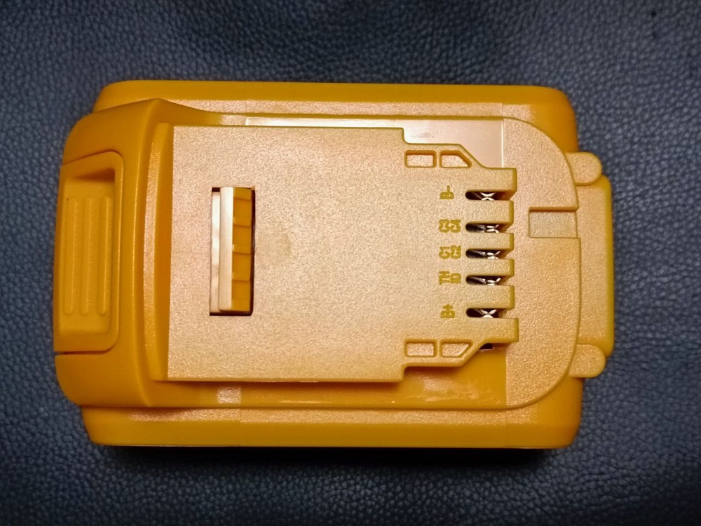 Аккумулятор DEWALT 20V 5Ah Lithium ion NEW! Киев - изображение 3