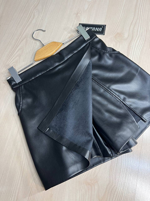 Шорты женские Gritana 173 с юбкой на запах короткие с разрезом экокожа черные, черный, L Киев - изображение 2