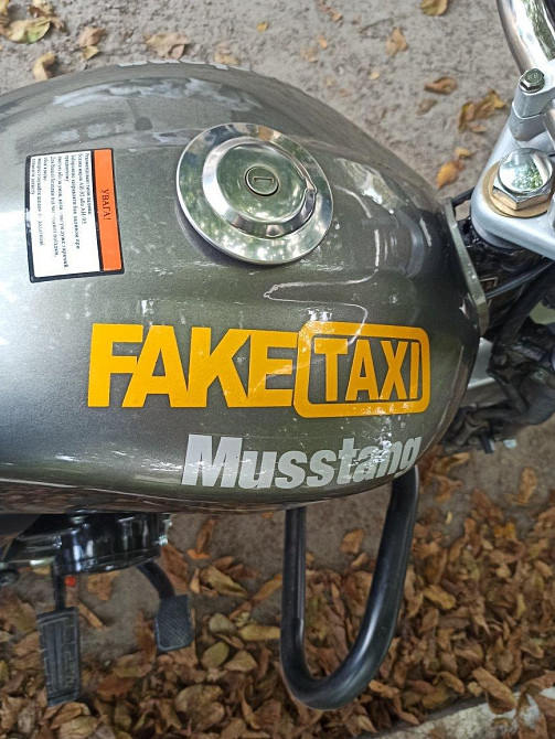 Наклейка FakeTaxi жёлтая светоотражающая на авто-м Київ - фото 5