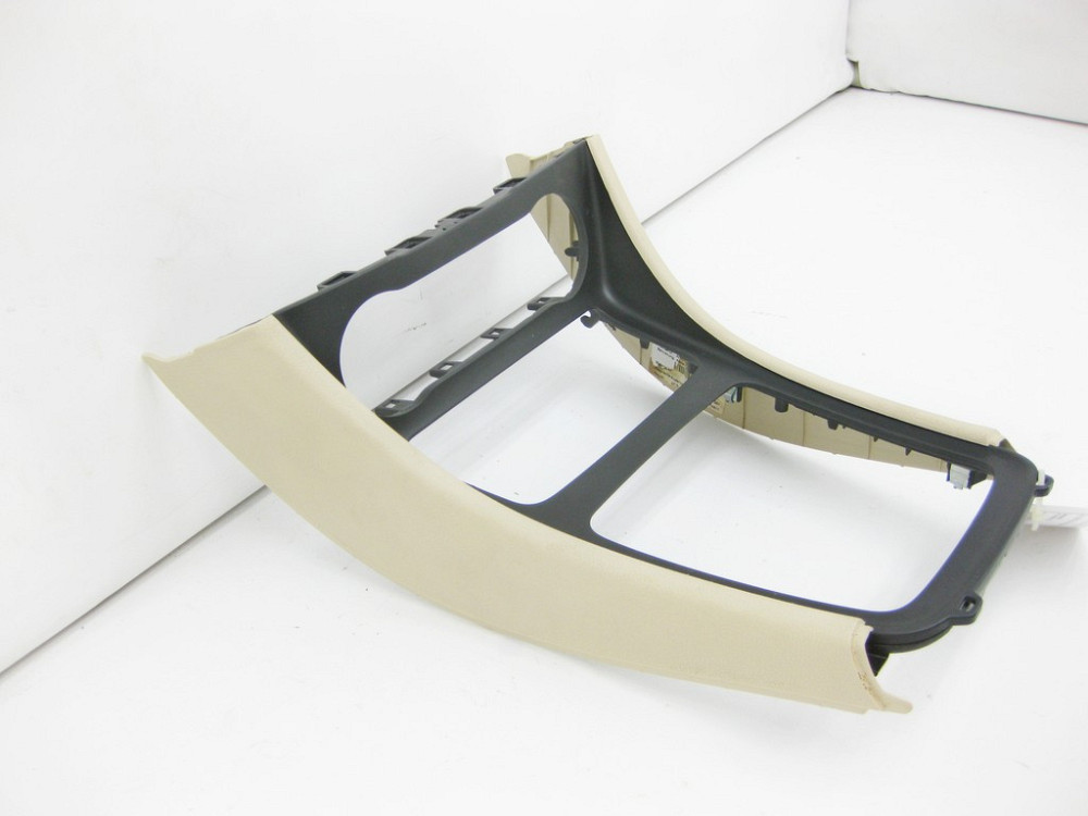 Mercedes-Benz  A1766807200 8L36 Декоративна вставка в підлокітник під блок керування кліматом та підсклянники CLA Shooting Brake X117 CLA C117 GLA X15 Одесса - изображение 3