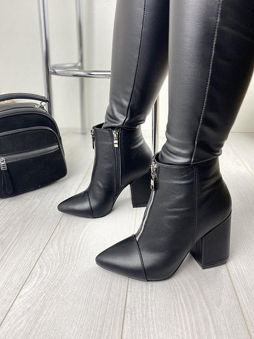 Стильні жіночі шкіряні демісезонні черевики на підборах 9 см. чорні (2725) р. 39, 40 / Черевики Коломыя - изображение 1