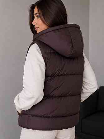 Жилетка женская Lady Yep 7015-2 с капюшоном средняя длина коричневая, коричневый, 42 Киев