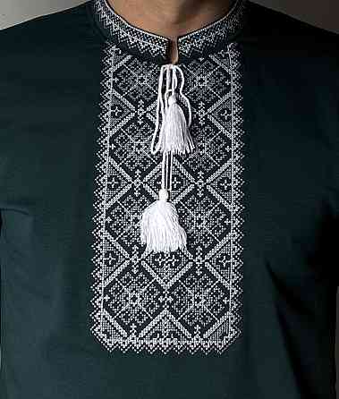 Чоловіча смарагдова Футболка вишиванка з білим орнаментом Київ