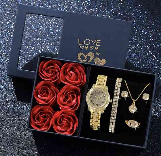 Подарочный набор для девушек наручные часы кольцо браслет ожерелье серьги в подарочной коробки золотой Киев