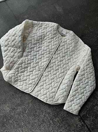 Женская повседневная куртка с сердечками на кнопках плащевка Лаке на силиконе Молочный Одесса