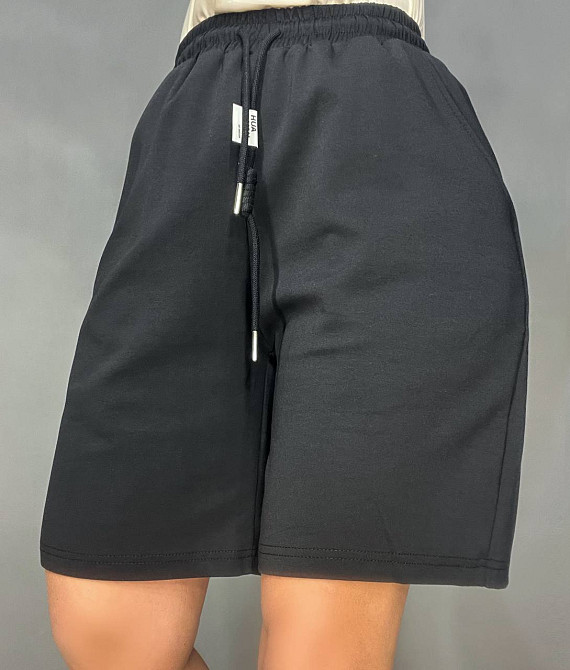 Шорти жіночі A-N 25178 трикотажні бермуди оверсайз до колін резинка на талії шнурок косі кишені  one size , чорний, one size Київ - фото 8