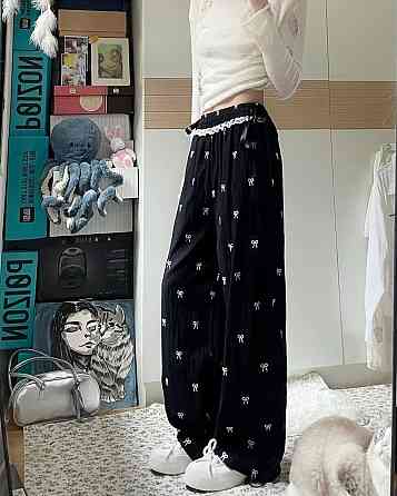 Женские стильные оверсайз брюки карго с бантиками отделаны кружевом плащевка Черный Одесса