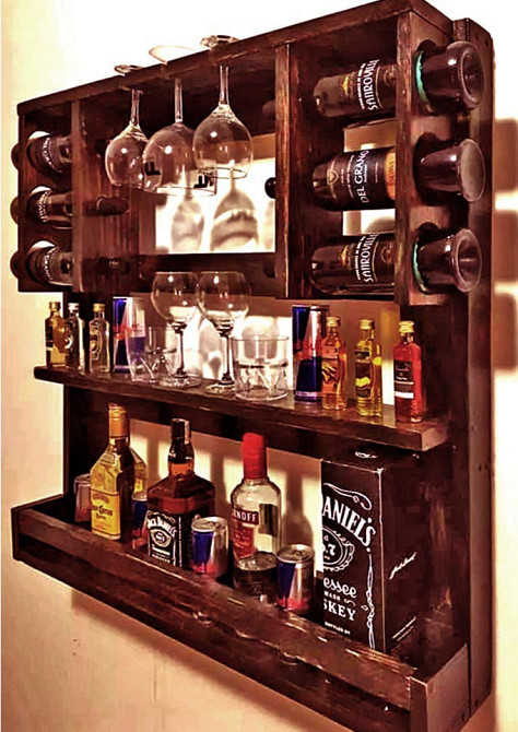 Настенная винная полка 