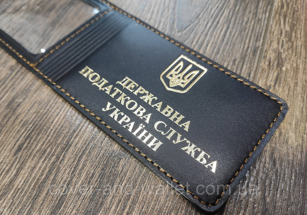 Черная кожаная обложка на удостоверение 