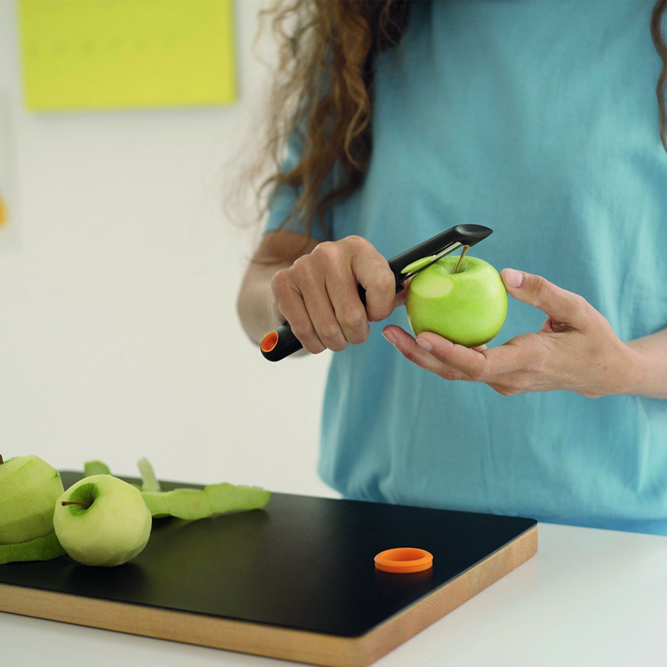 Нож для овощей с подвижным лезвием Fiskars 