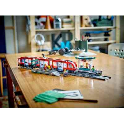 Конструктор LEGO City Трамвай і вокзал у центрі міста 811 деталей (60423) Вінниця