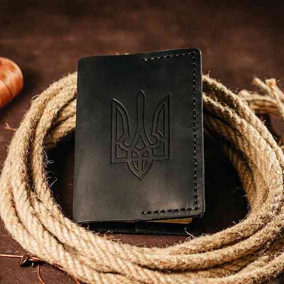 Паспортниця Чорна Тризуб шкіряна, стильний практичний чохол зі шкіри з тисненням, обкладинка на паспортMasterSem Київ