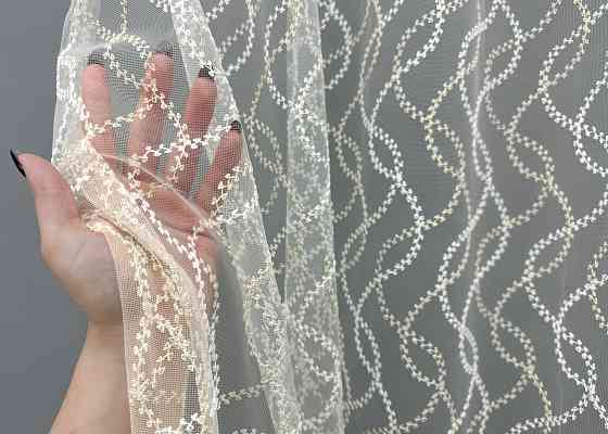 Тюль VR-Textil 1833т Фатин с вышивкой и люрексом Молочный с золотистым 450х270 см (42-1069) Киев