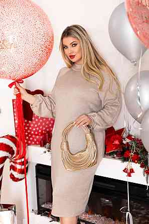 Платье из ангоры с открытыми плечами 