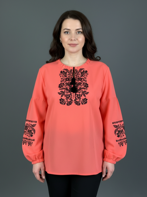 Шифонова жіноча вишита блузка в ніжному кольорі з чорною вишивкою Київ - фото 3