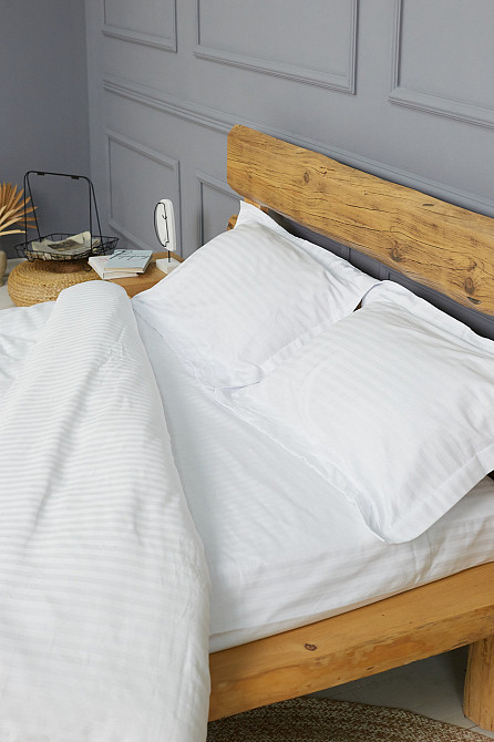 Комплект постельного белья Ideal Textile страйп-сатин белый двуспальный евро Полоска 1 см (56860696) Черновцы - изображение 1