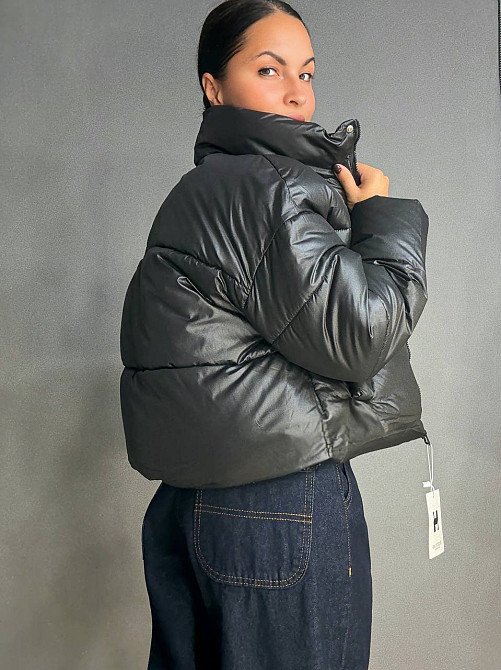 Куртка женская Haiziyuan 8606 короткая пуффер с воротником черная, черный, M Одесса - изображение 3