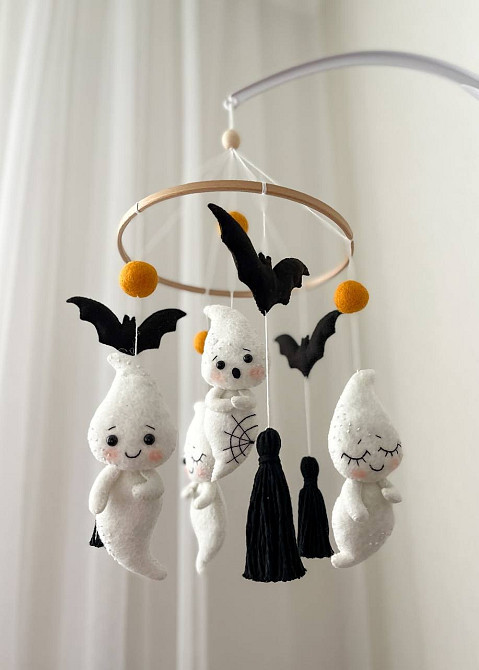 Дитячий мобіль на ліжечко для немовлят ручної роботи WooolyWool «Веселі привиди» Київ - фото 9