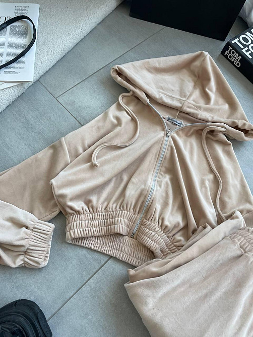 Женский прогулочный оверсайз костюм двойка: кофта и штаны турецкий велюр. Бежевый Одесса - изображение 8