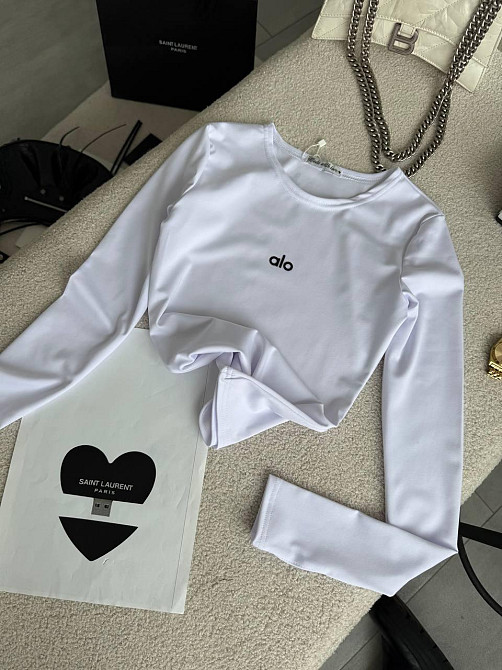 Стильный женский базовый лонгслив с надписью и вырезом под пальчик микродайвинг Белый Одесса - изображение 1