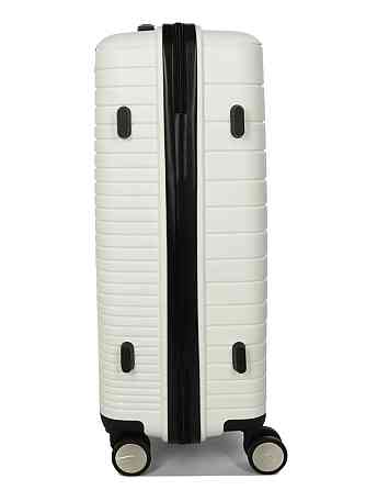 Чемодан полипропиленовый SNOWBALL MADISSON 33703 средний 66 см белый Киев