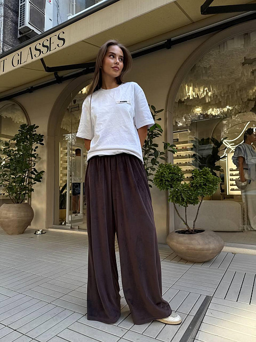 Жіночі базові об'ємні штани в стилі оверсайз турецький велюр Шоколад Одеса - фото 9