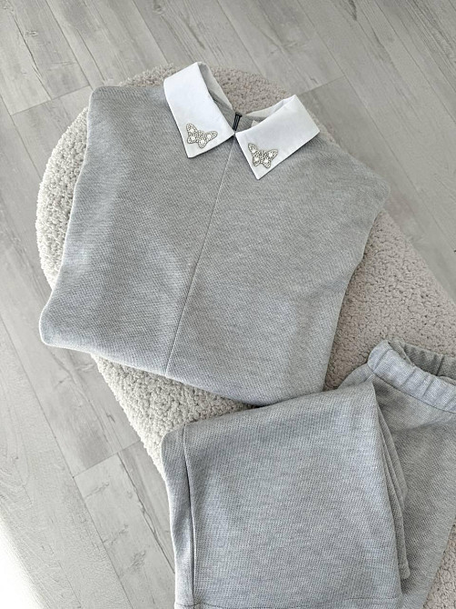 Женский деловой костюм с воротником и манжетами Одесса - изображение 3