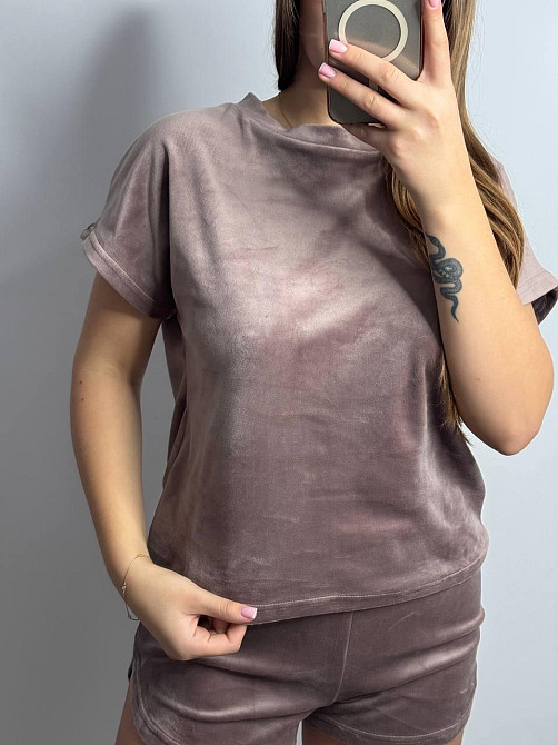 Пижама женская футболка + шорты из плюшевого велюра светлый Мокко M Харьков - изображение 3