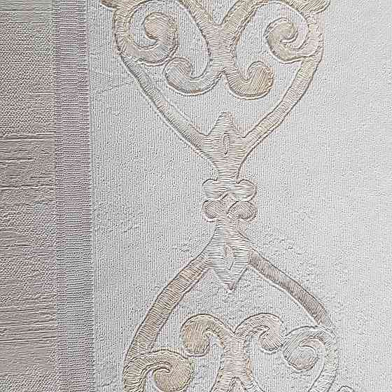 Шпалери метрові вінілові на флізелін 24 Carati Cristiana Masi вензель великий золотом на сіро бежевому Київ