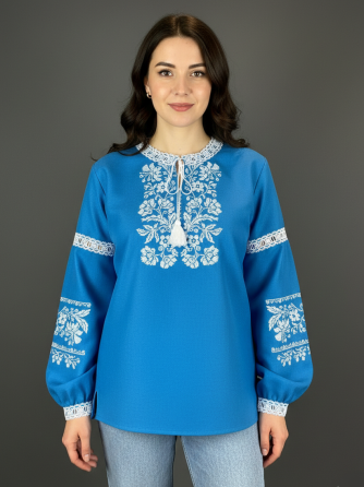 Жіноча натуральна вишиванка світло синя з великими орнаментами Київ
