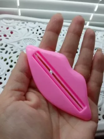 Выдавливатель для тюбика 