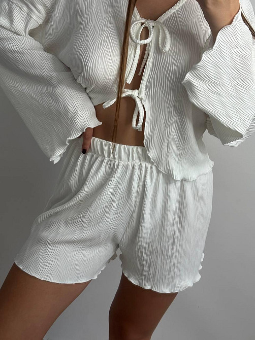 Жіночий комплект зі стрейч-плісе: кофточка та шорти Молочний M-L Харків - фото 5