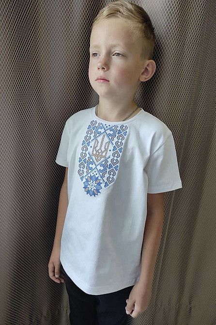 Детская футболка с коротким рукавом белого цвета с голубым орнаментом. Сумы - изображение 1