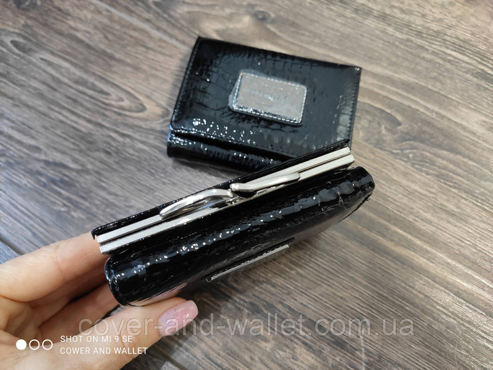 Маленький лаковий жіночий гаманець з натуральної шкіри чорного кольору Nicole Київ - фото 2