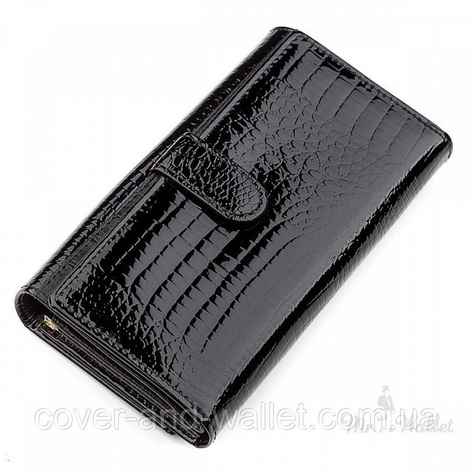 Женский лаковый кошелек с блоком для карточек черного цвета ST Leather Киев - изображение 7