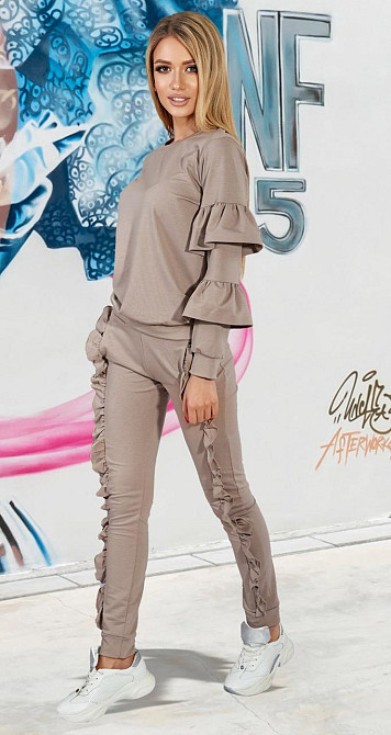 Эффектный бежевый костюм (42) Киев - изображение 2