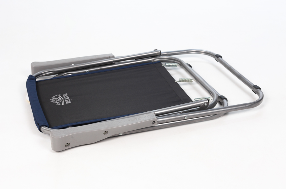 Туристический раскладной стул со спинкой и подлокотниками 