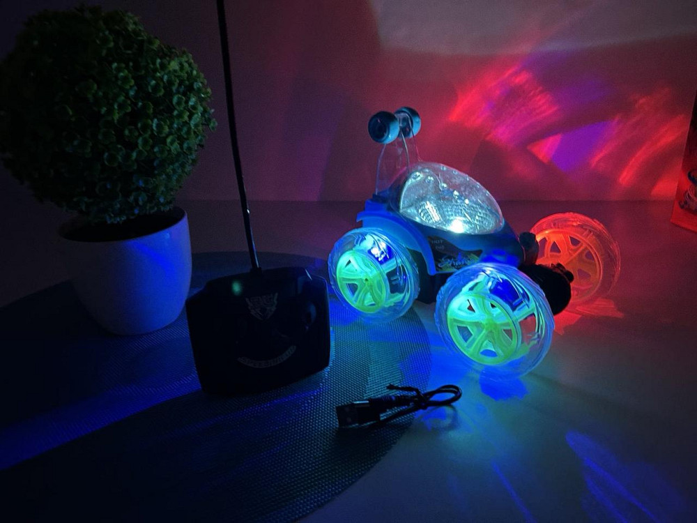 Машина Перевертень трюкова радіокерована зі світними колесами 18 см Синя (3048) Чернігів - фото 7