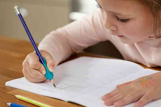 Maped KIDY'LEARN 10 шт съемные направляющие для пальцев на треугольные карандаши форма акула мягкий материал Киев