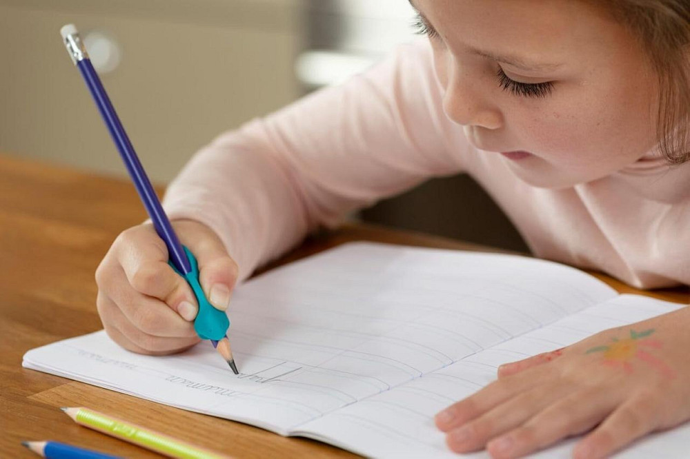 Maped KIDY'LEARN 10 шт знімні напрямні для пальців на трикутні олівці акула м'який матеріал сині для дітей Київ - фото 2