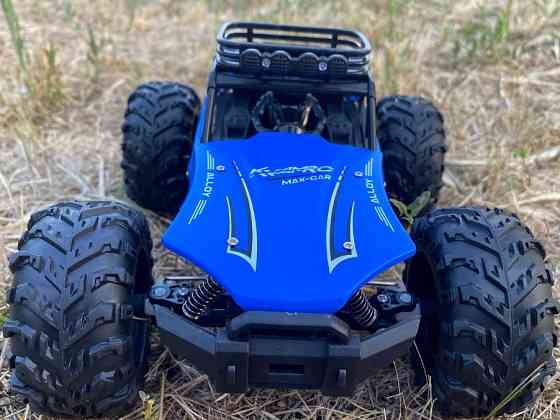 Машинка на пульту на радіокеруванні 1:18 2акумулятора в комплекті. Харків