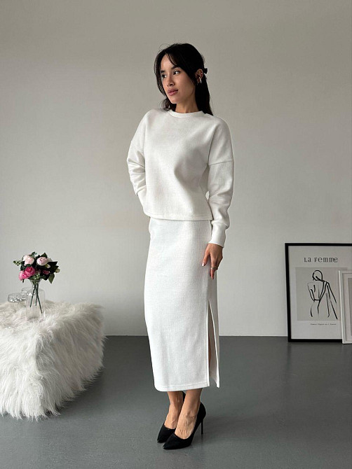 Женский стильный теплый костюм двойка с разрезом сбоку Молочный, 50/52 Одесса - изображение 5