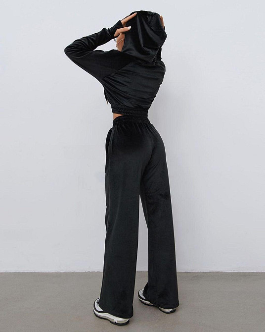 Женский повседневный велюровый костюм двойка с широкими брюками и укороченной кофтой плюшевый велюр Черный, 46/48 Одесса - изображение 6