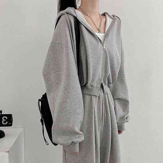 Жіночий теплий оверсайз костюм двійка: укорочене худі зі змійкою та широкі штани з затяжкою тринитка на флісі Сірий Одеса