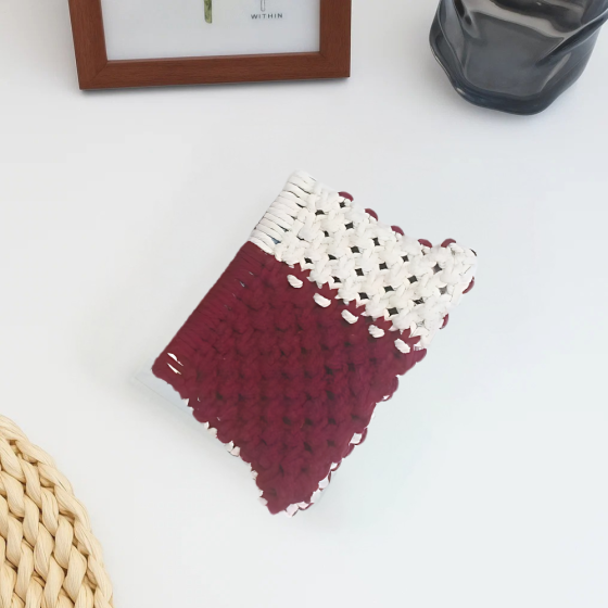 Набір макраме для рукоділля, для творчості та в'язання своїми руками гаманця 15.7х10см колір червоний з білим Кам'янець-Подільський