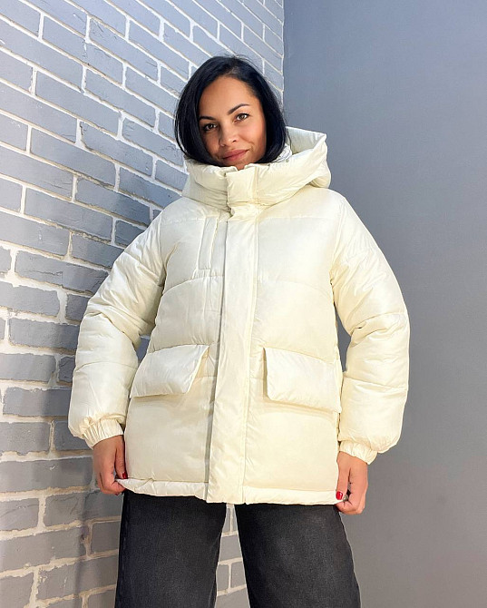 Куртка жіноча Lady Yep 9013 пуффер подовжена накладені кишені з капюшоном молочна, молочний, 44 Київ - фото 14