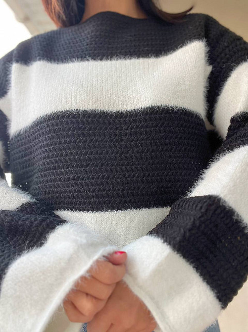 Светр жіночий A-N 1203 широка смуга комбинований плетіння ангора широкі рукава, чорний, one size Київ - фото 6