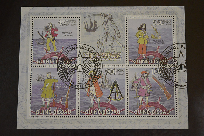 Гвинея - Бисау. Марки. История. Личности. Блок. 2009 год (В-5) Полтава - изображение 1