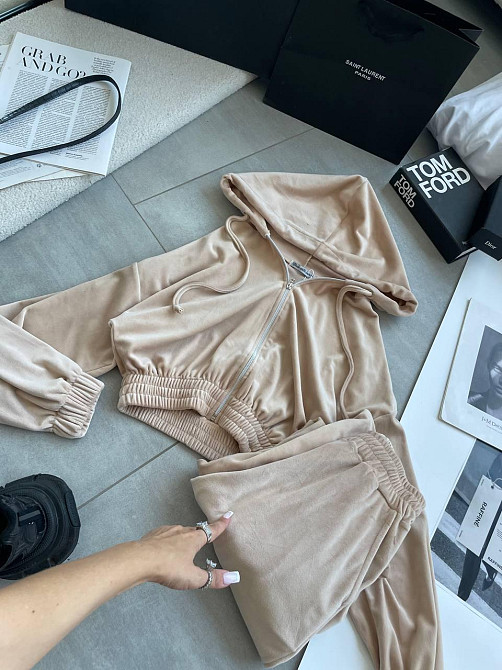 Женский прогулочный оверсайз костюм двойка: кофта и штаны турецкий велюр. Бежевый Одесса - изображение 6