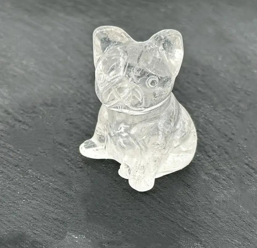 Статуетка собаки з натурального каменю чистого кварцу 30*20 мм. Фігурка бульдога із чистого кварцу Київ - фото 1